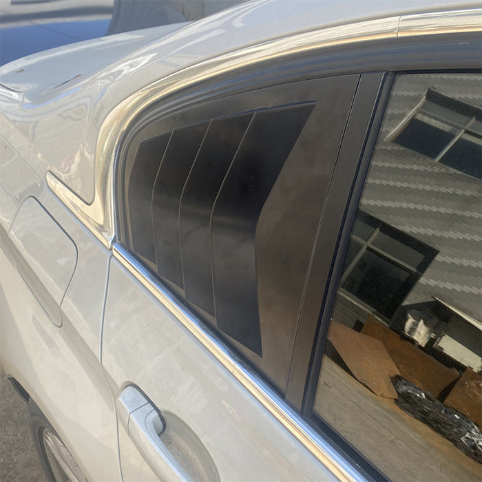 Bagrude black lameller cover with vertical slats installed on BMW F30 rear window