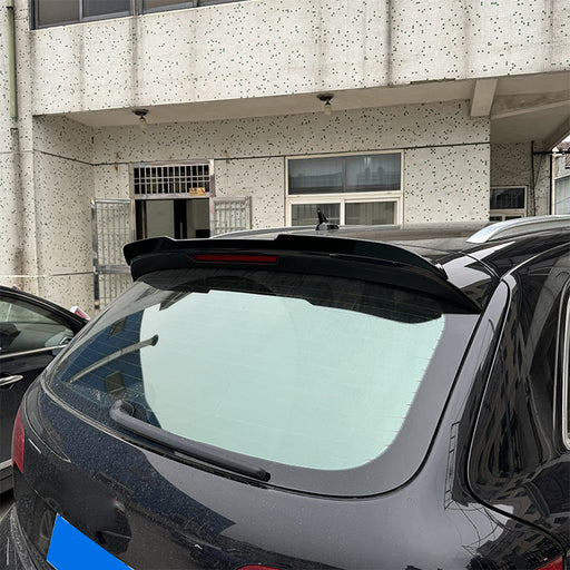 Matte black trunk spoiler for Audi Q7 4L mounted on vehicle rear tailgate