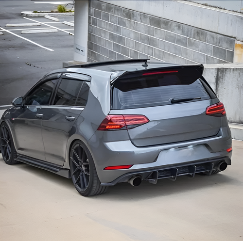 Black Dynamic Bag spoiler for Volkswagen Golf 7/7.5 fitted to rear bumper of gray hatchback